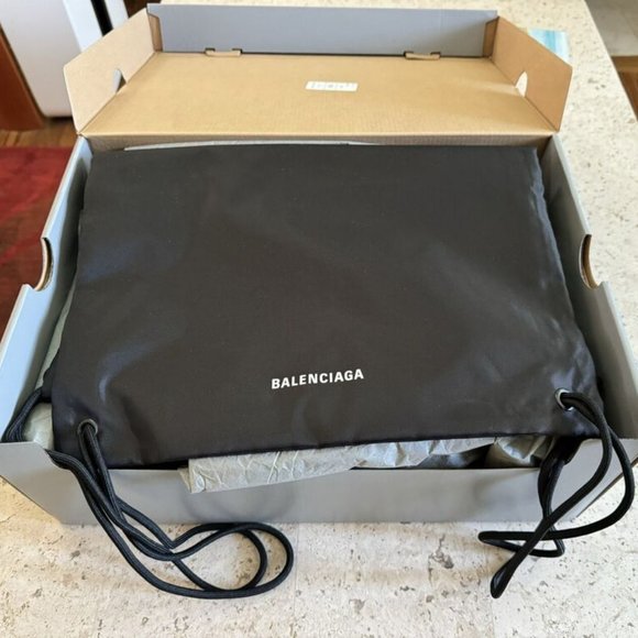 BALENCIAGA TRIPLE S ALLOVER LOGOTYPE 42 (US 9) BRAND NEW IN-BOX! - Picture 3 of 13